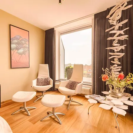 Vakantiehuis Romantic Coastal Getaway In *